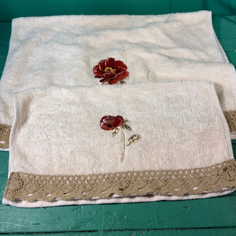 Luxurious Cream and Red Floral Hand Towel Set